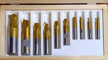 Zestaw 10 szt. frezów 2 piórowych HSS TiAIN
